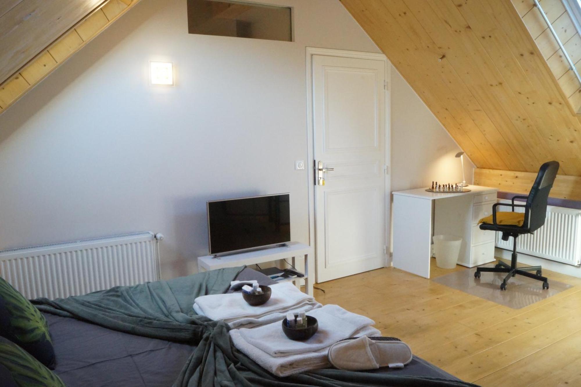 Chalet Like Upstairs Private Suite Étiolles Екстериор снимка